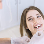 Prótese, implante dentário e Odontologia Estética na mira dos brasileiros