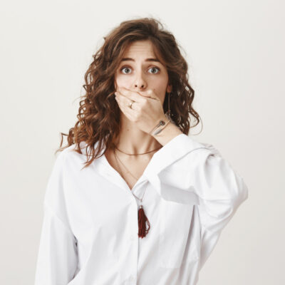 Dentes encavalados: por que surgem, quais os riscos e como corrigir de forma prática